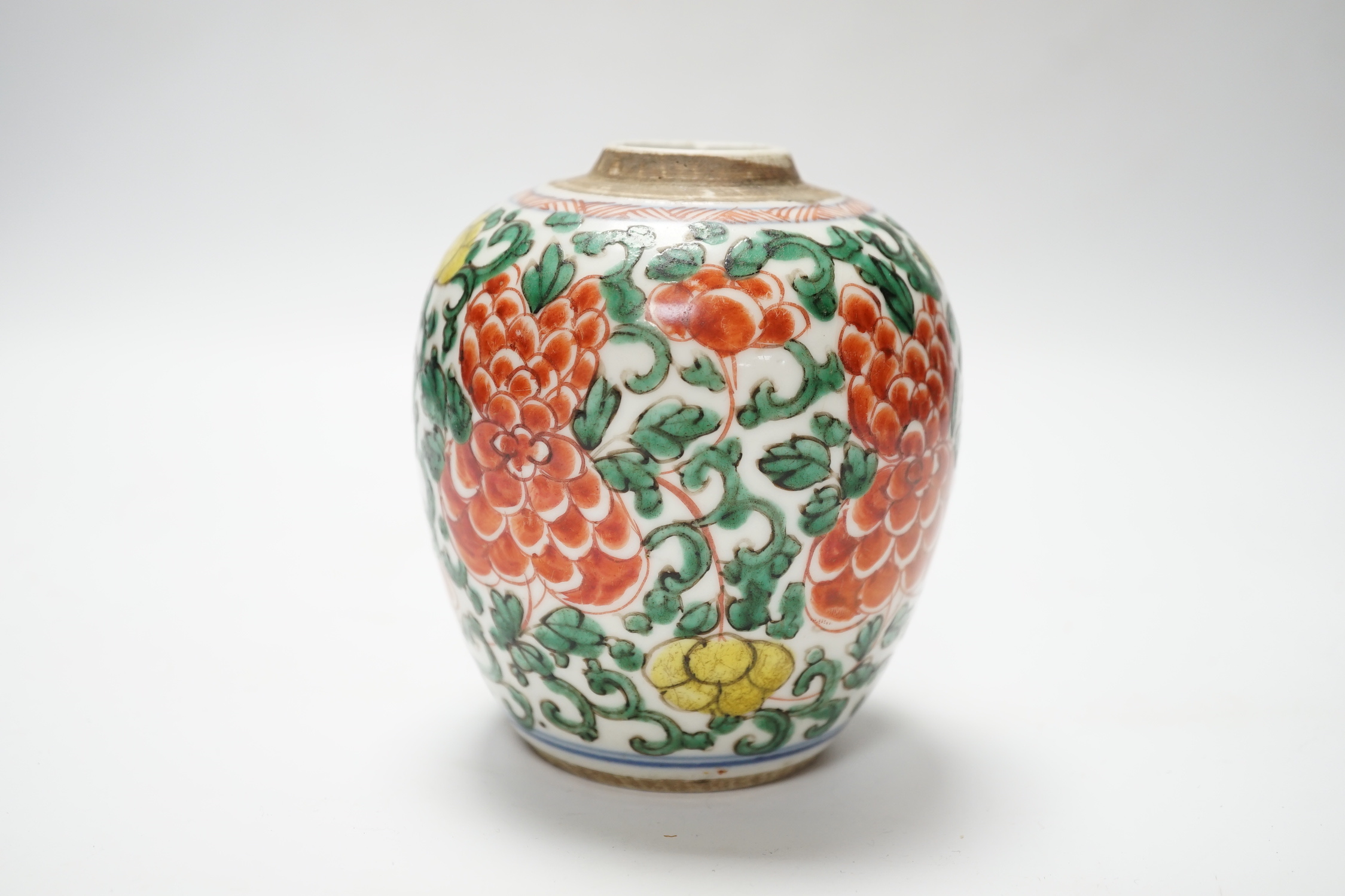 A Chinese wucai ovoid jar, Shunzhi/Kangxi period, 17th century, 11cm
